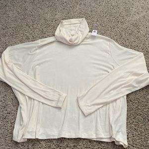 Cropped ribbed turtleneck